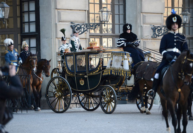 Gül saraya atlı abarayla gitti - Resim: 1