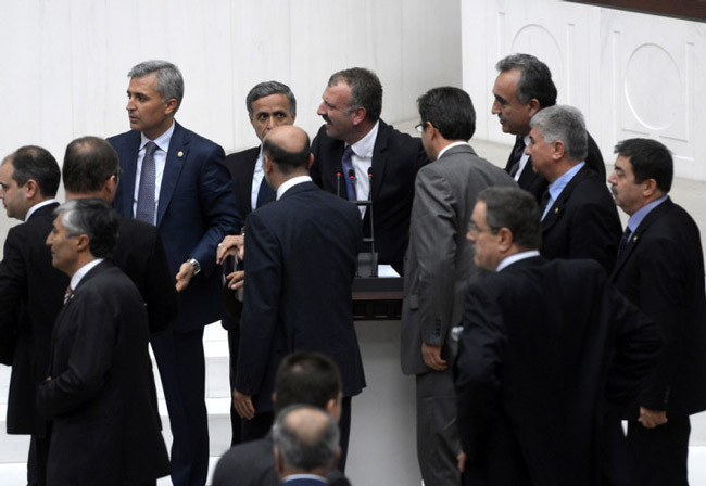 Meclis'te MHP AKP kavgası - Resim: 2