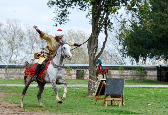 Sarayda Cemal Hünal şov - Resim: 1
