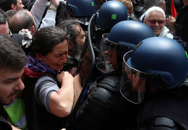 Fransa'da sokaklar yine karıştı - Resim: 2