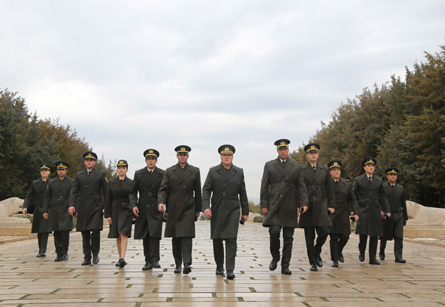 Savaşçı dizisi oyuncuları tam kadro Anıtkabir'de  - Resim: 3