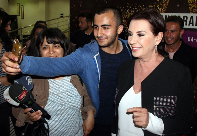 Perihan Savaş gençlere seslendi: Cep telefonlarınızdan kurtulun - Resim: 3