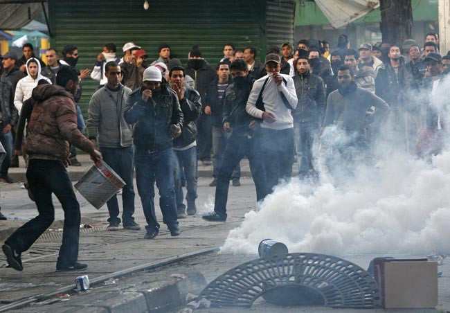 Tunus sokakları karıştı! - Resim: 4