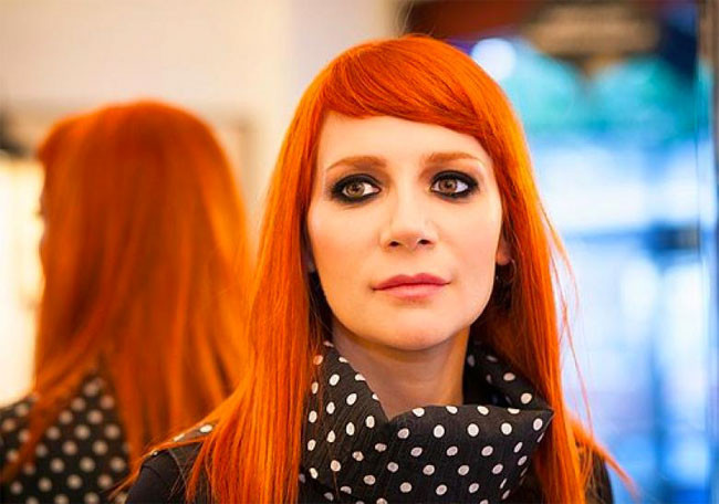 Ünlü şarkıcı barda kavga edip kadının kafasında şişe kırdı! - Resim: 2