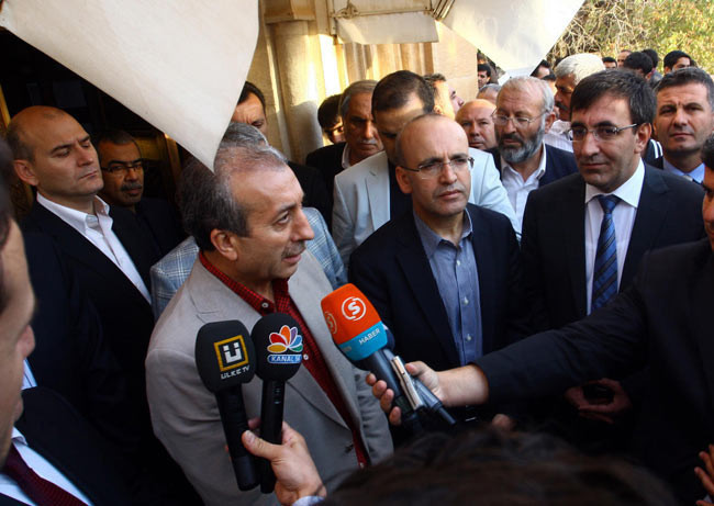 3 Bakan türbede o anları izledi - Resim: 1