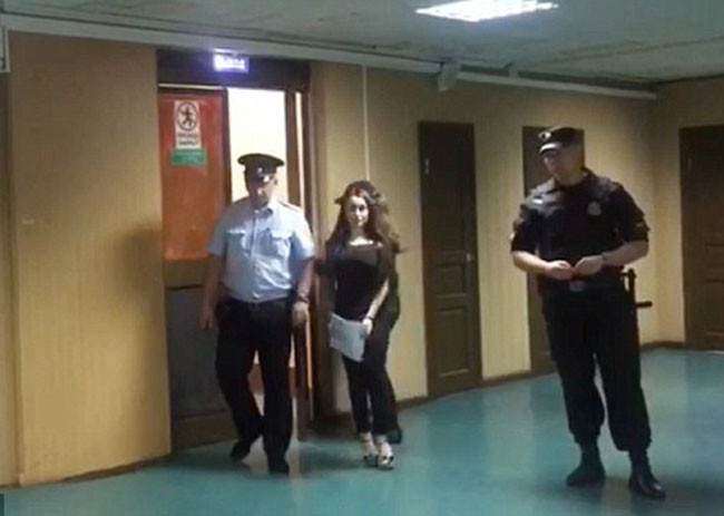 Polislere cinsel ilişki teklif etti! Cezaevinde de rahat durmadı - Resim: 2