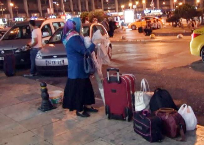 İstanbul otogarında bayram yoğunluğu  - Resim: 1