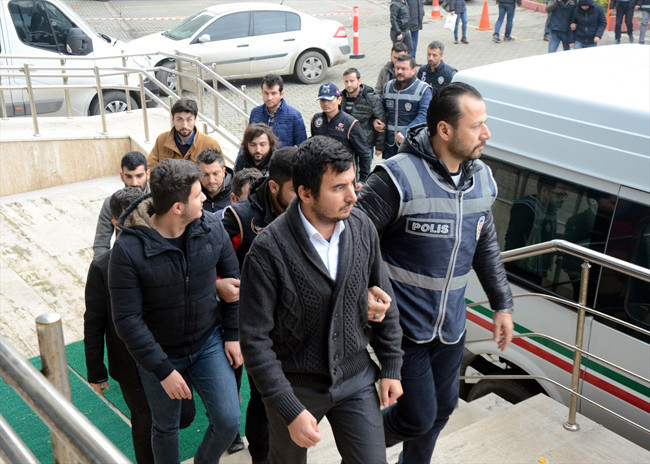 En flaş FETÖ gözaltıları! Öğretmen, müdür, asker ve pilot... - Resim: 1