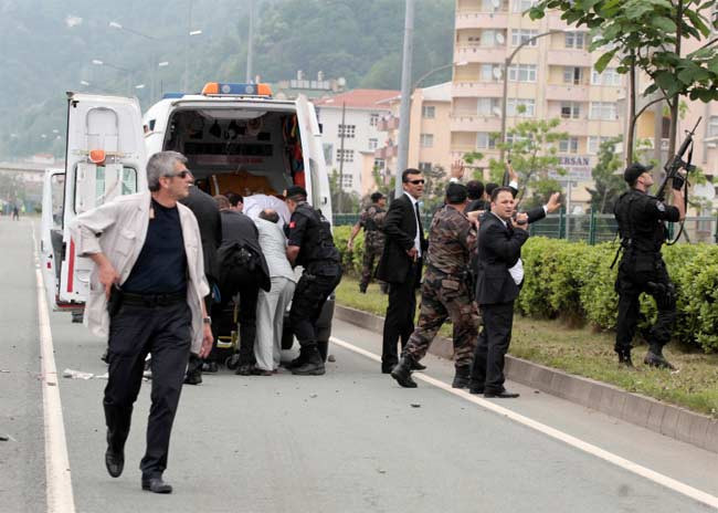 Başbakan'ın konvoyuna saldırı - Resim: 3