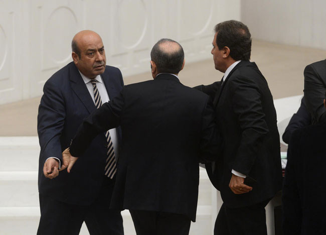 Meclis'te kavga çıktı! Şov yapma terbiyesiz! - Resim: 3