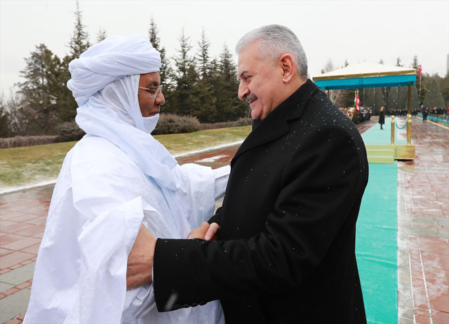 Nijer Başbakanı'nın ilginç kıyafeti olay oldu! Üşüdüğü için mi... - Resim: 4