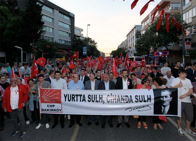 Binlerce kişinin fener alayı coşkusu - Resim: 4