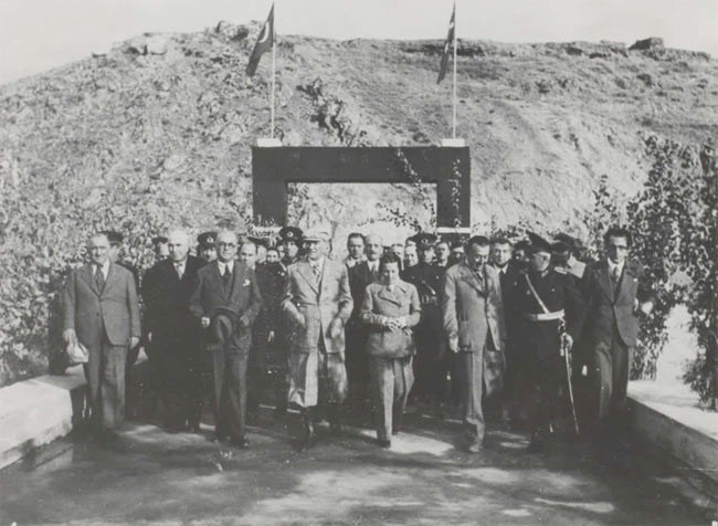 Atatürk'ün üç yeni fotoğrafı - Resim: 2