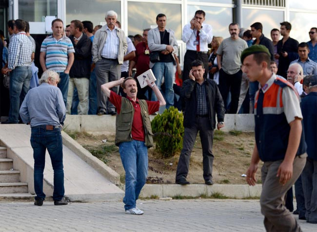Sanık yakınları Balyoz krizi geçirdi - Resim: 2