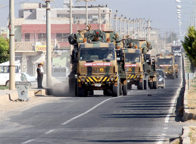Türk tankları sınır kapısında - Resim: 2