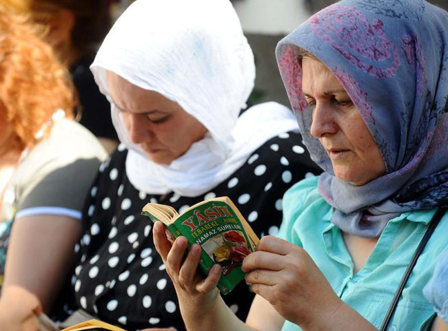 Öğrenciler içeride aileler kapıda ter döktü - Resim: 2