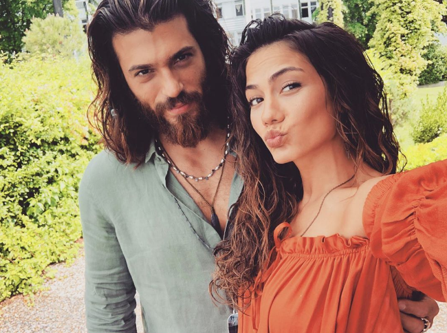 Erkenci Kuş bitti Can Yaman'ın partneri Demet Özdemir'in ilk işi bu oldu - Resim: 1