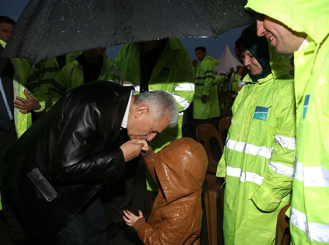 Başbakan Yıldırım 3. havalimanı işçileriyle iftar yaptı - Resim: 1