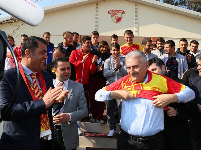 Binali Yıldırım penaltı attı - Resim: 2