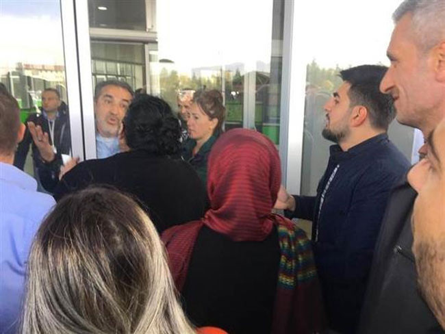 Yine aynı manzara kapıda kalanlar gözyaşlarına boğuldular - Resim: 4