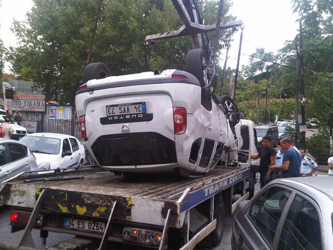 Trafik polisi otomobili bu hale getirdi - Resim: 1