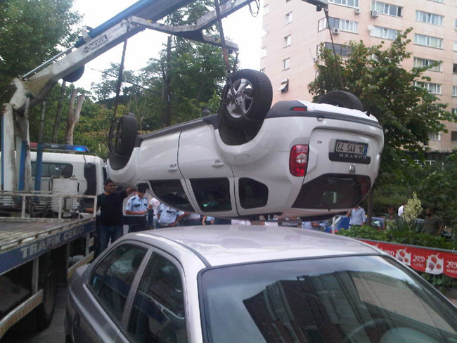 Trafik polisi otomobili bu hale getirdi - Resim: 2