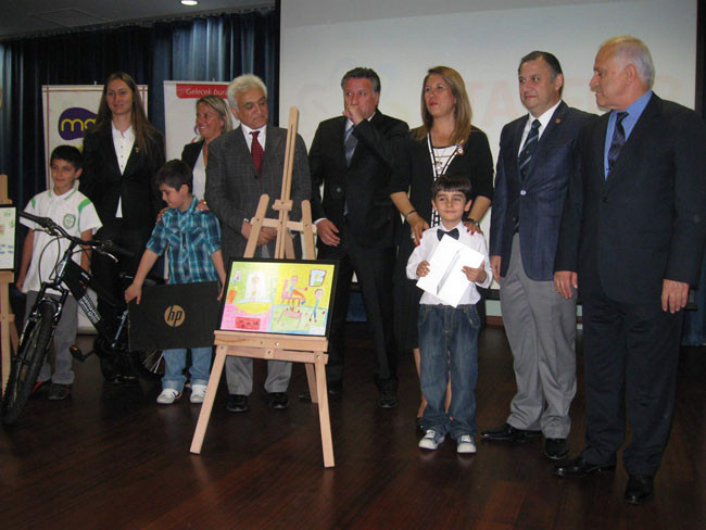 Maylo çocukların yüzünü güldürdü - Resim: 4