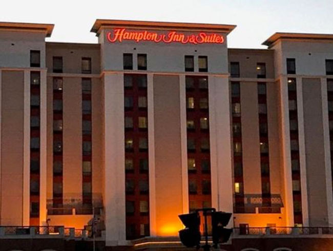 Hilton oteli duşundaki görüntüleri internete düştü 100 milyon dolar istiyor - Resim: 2