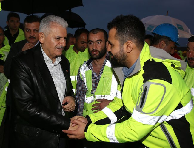 Başbakan Yıldırım 3. havalimanı işçileriyle iftar yaptı - Resim: 2