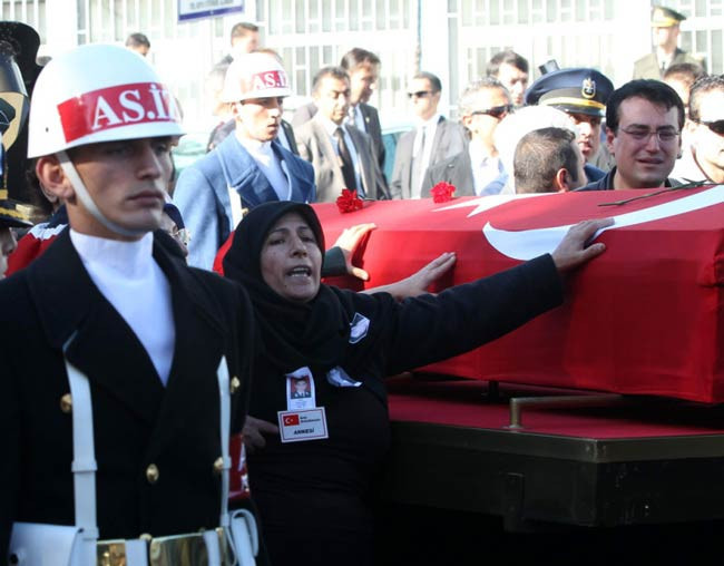 Şehitlerimiz törenlerle uğurlandı - Resim: 4