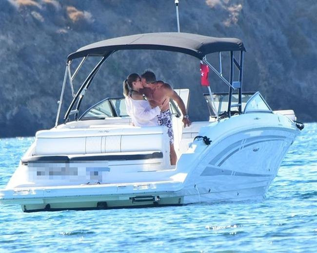 Skandal aşk sonrası bir darbe daha! - Resim: 1