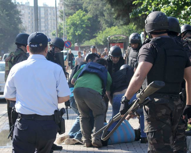 Valilik önünde pompalıyla dehşet saçtı - Resim: 2