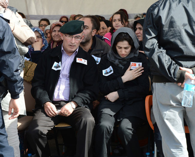Hakkari şehitleri toprağa verildi - Resim: 9
