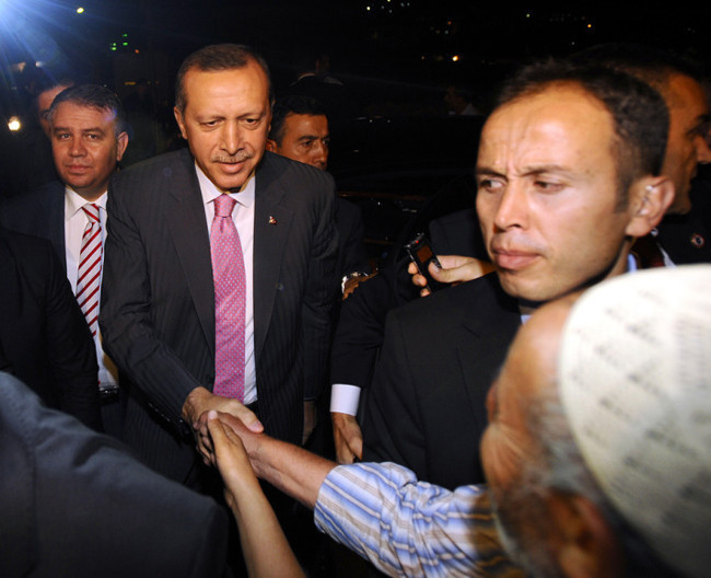 Erdoğan iftarını gecekonduda açtı - Resim: 3
