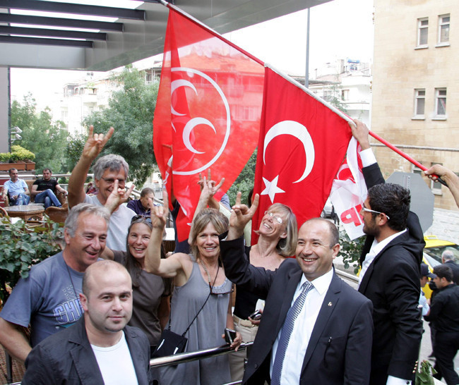 Bahçeli'yi şaşırtan selamlama - Resim: 1
