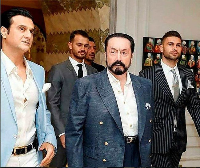 Kafayı boyatmış! Adnan Oktar'ın cezaevindeki yeni görüntüleri çıktı - Resim: 4