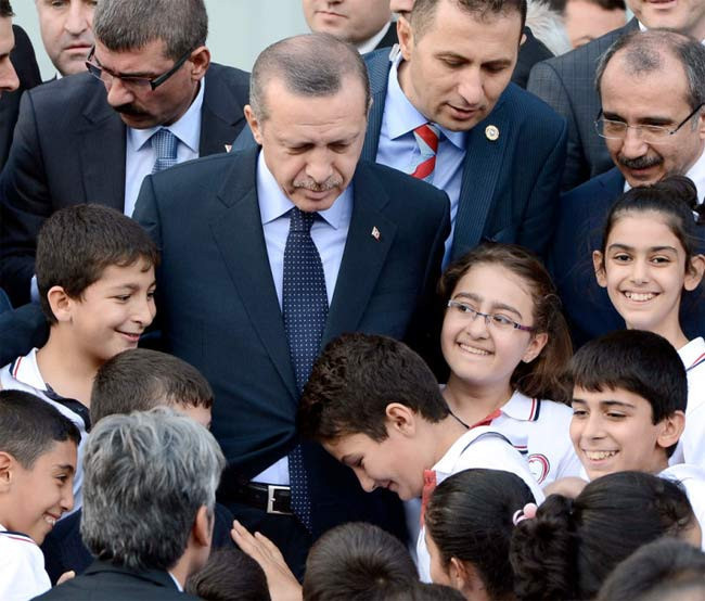 Erdoğan çocuğun elini böyle öptü - Resim: 2