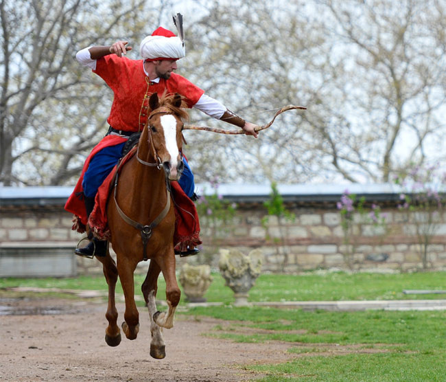 Sarayda Cemal Hünal şov - Resim: 3