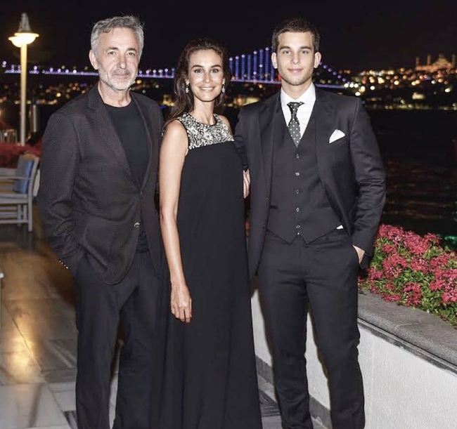 Mehmet Aslantuğ buna nasıl izin veriyor! Oğlu yanında bunu yaptı - Resim: 1