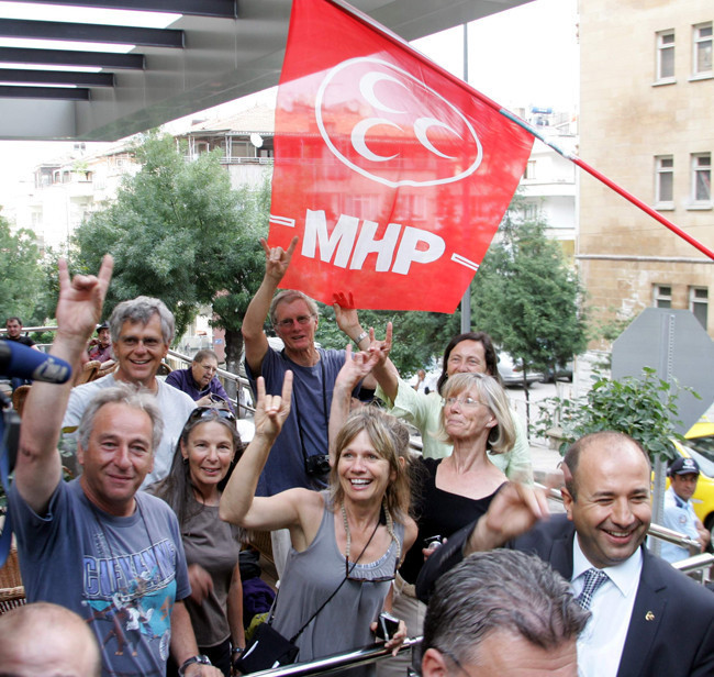 Bahçeli'yi şaşırtan selamlama - Resim: 3