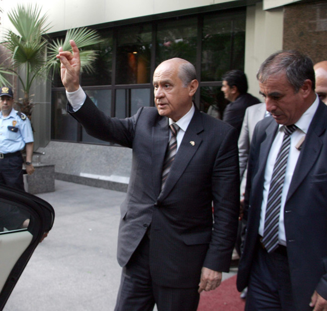 Bahçeli'yi şaşırtan selamlama - Resim: 4