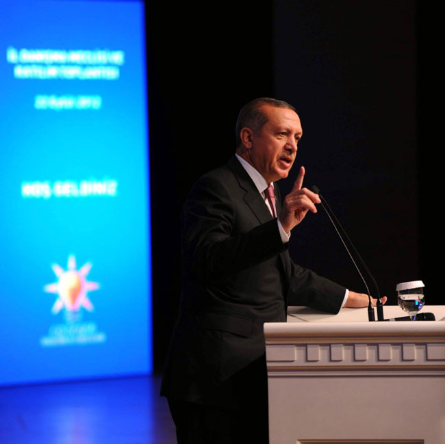 Erdoğan'dan Kurtulmuş'a AK Parti rozeti - Resim: 1