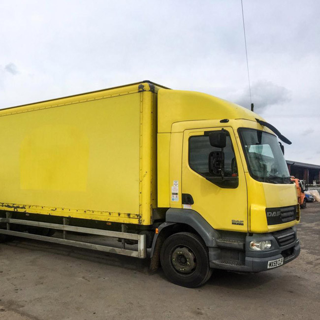 Konaklama ücreti ödemekten bıkınca çözümü kamyon evde buldular! - Resim: 2