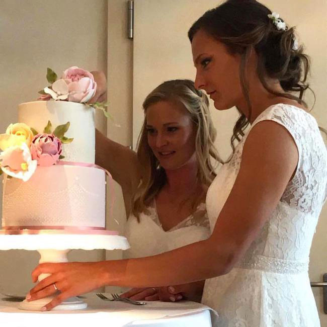 Bayern Münih'in iki futbolcusu birbiriyle evlendi! Kulüpleri tebrik mesajı yayınladı - Resim: 1