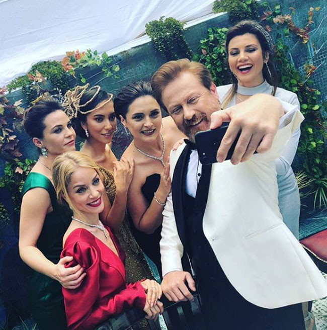 İçerde ve Ufak Tefek Cinayetler'in yıldızı evrim geçirmiş Yıldıray Şahinler kimdir?  - Resim: 1