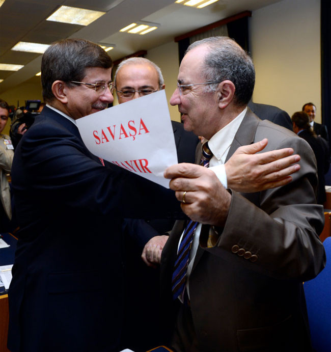 Davutoğlu'na dövizli protesto - Resim: 4