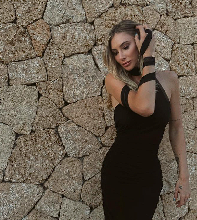 'Düğün fetişi neon' temalı partide Şeyma Subaşı kostümüyle dikkat çekti: Füze at böyle ölmeyiz - Resim: 1