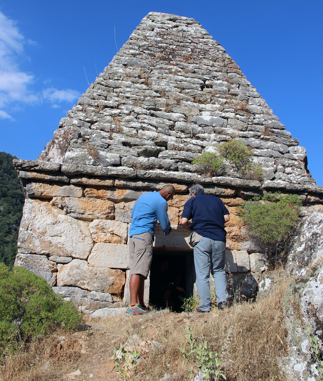 Şok! Yıllarca adak adanan türbe bakın kimin çıktı - Resim: 1