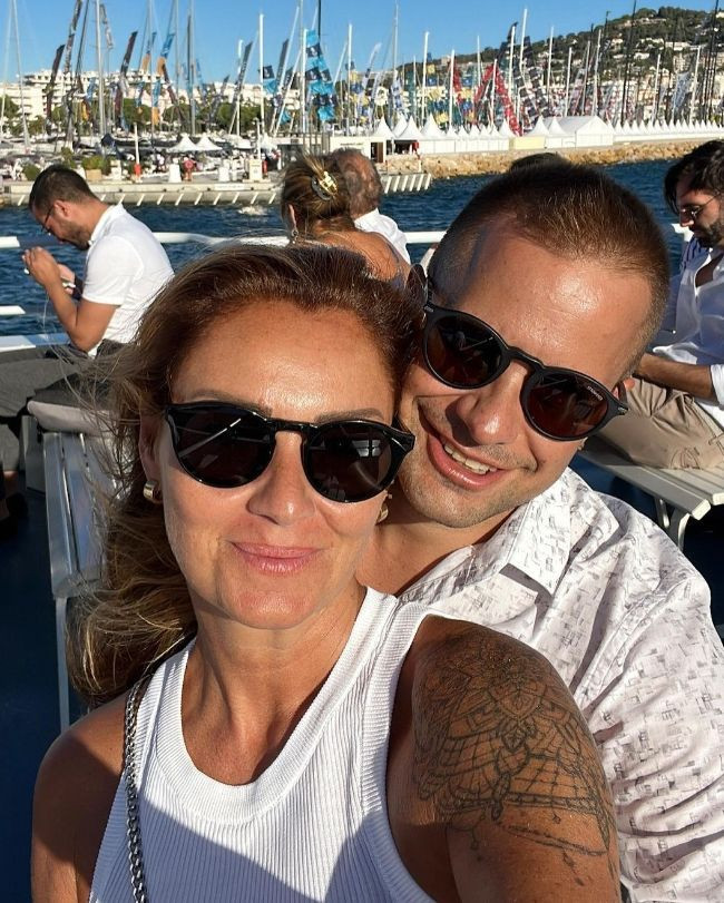 Pınar Altuğ'un paylaşımına flaş yorum: "6 yaşındaki çocuğu 27 yaşındaki adamla evlendirmişler haberiniz var mı?" - Resim: 1