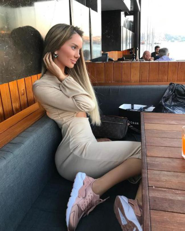 Cansu Taşkın bornozlu pozuyla akıma dahil oldu - Resim: 2